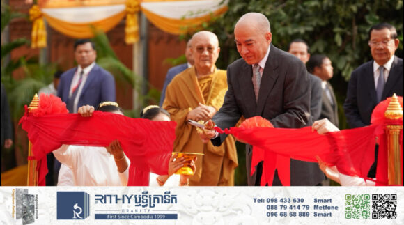 ព្រះមហាក្សត្រ ស្តេចយាងសម្ពោធមហាកុដិសម្តេចព្រះសង្ឃរាជ ជួន ណាត និងវិទ្យាស្ថានស្រាវជ្រាវ និងអភិរក្សសាស្ត្រាស្លឹករឹតខ្មែរ 