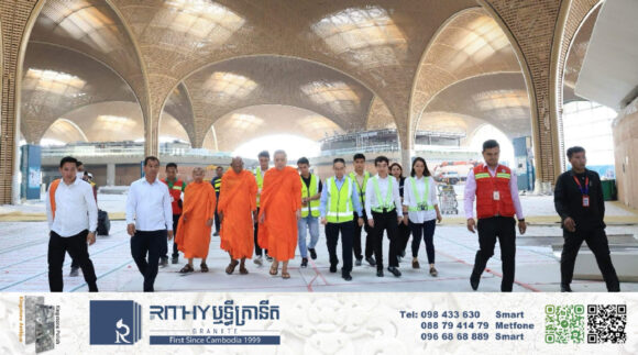 មហាសេដ្ឋី ពុង ឃាវសែ និមន្តសម្ដេចព្រះសង្ឃនាយក ទតទីតាំងរៀបចំដំឡើងបដិមាព្រះពុទ្ធដ៏ធំក្នុងព្រលានថ្មីតេជោ