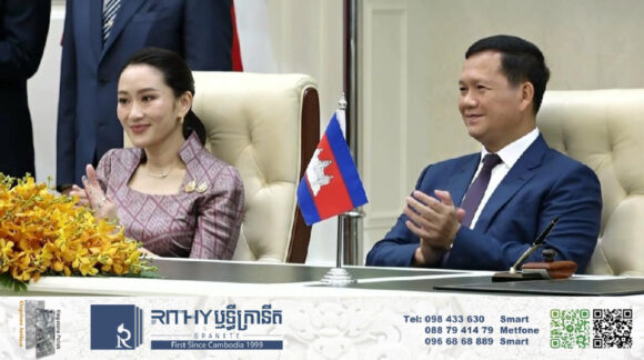 នាយករដ្ឋមន្រ្តីថៃ ស្ពាយឯកសារចំនួន ៧ មកចុះហត្ថលេខាក្នុងដំណើរទស្សនកិច្ចនៅកម្ពុជា