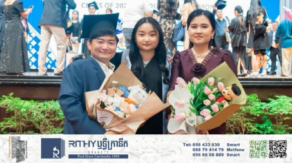 កូនស្រីរដ្ឋមន្រ្តីការងារ ហេង សួរ បញ្ចប់ថ្នាក់ទី១២ នៅសាលាអន្តរជាតិ Paragon 