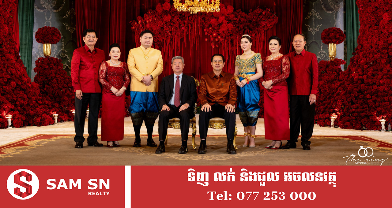 ttt រោងមង្គលការកូនប្រុសឧកញ៉ា តាន់ តាត់ តុបតែងផ្កាស្រស់ពណ៌ក្រហមឆ្អិនឆ្អៅ