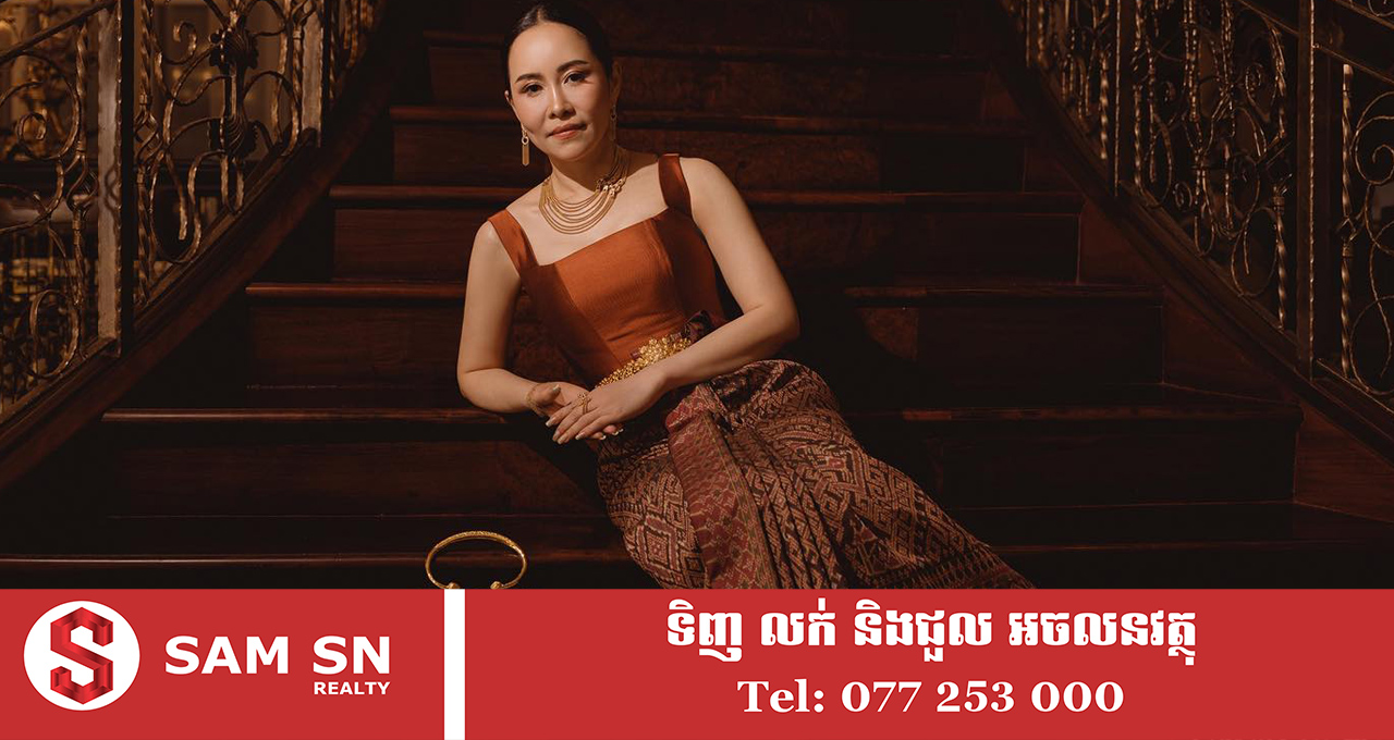 ក្នុងឈុតបុរាណរបស់លោកស្រី ខៀវ សស៊ីលៀប ក្នុងស្ទីល៍ vintage ជាមួយស្បែកជើងកែង Chanel