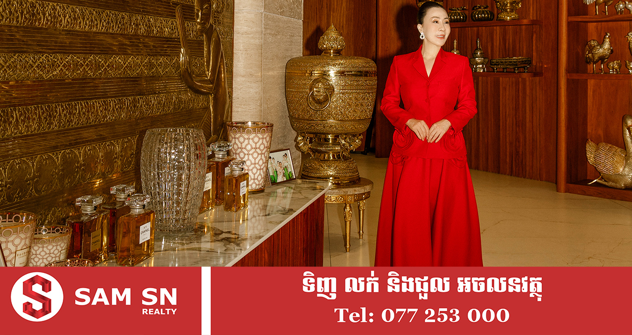 Valentino-flora ឈុត Valentino របស់អ្នកឧកញ៉ា ជឹង សុគន្ធាវី និងសម្លៀកបំពាក់បុរាណខ្មែរជាច្រើន អមដោយស្បែកជើងប្រេន Manolo Blahnik