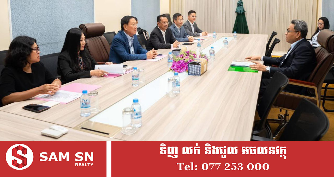 អ្នកឧកញ៉ា វិញ ហួរ បង្ហាញស្ថានភាពឧស្សាហកម្មផលិតស៊ីម៉ងត៍នៅកម្ពុជាជូ​នឯកឧត្តម ហ៊ាន សាហ៊ីប